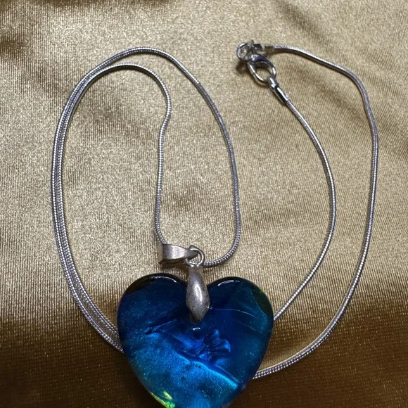 Heart-Shaped Multicolor Pendant Necklace - Picture 3 of 5